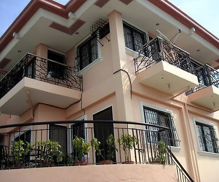 Royal Taal Inn Tagaytay City Exterior foto