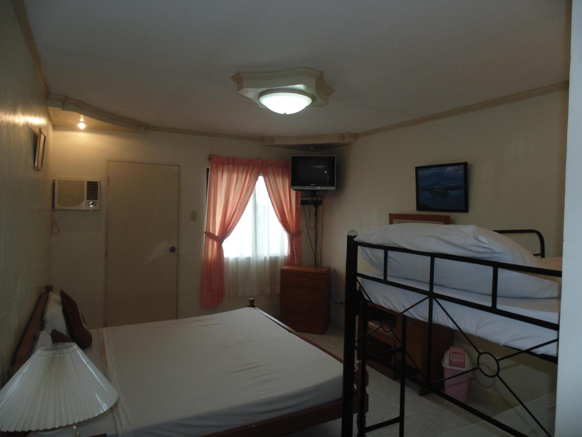 Royal Taal Inn Tagaytay City Exterior foto